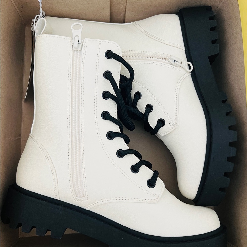 Girl’s Cream Lace-Up Boots